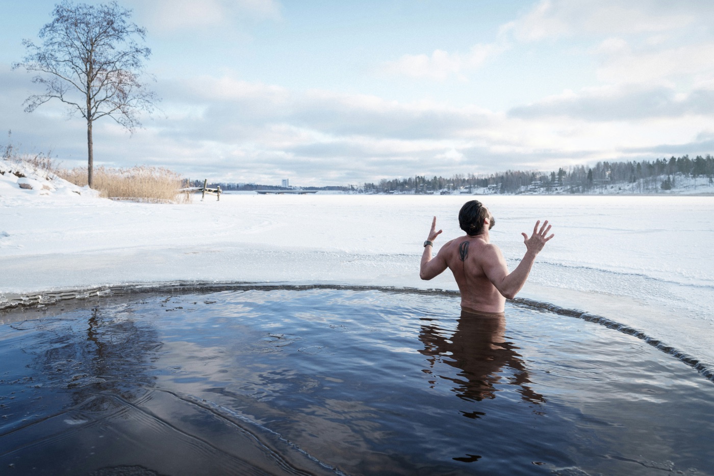 Advanced ice bath in the lake